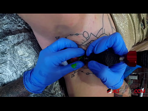 ❤️ Ekstremt tatovert hottie Sully Savage tok en tatovering på klitoris ❤️❌ Kvalitetssex ved no.analytik24.ru ☑